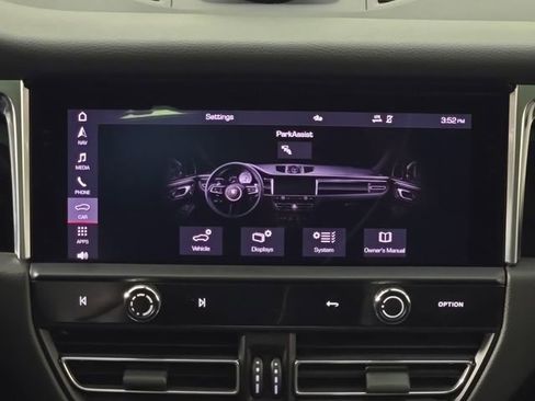 Certified 2022 Porsche Macan S AWD/4WD image 21