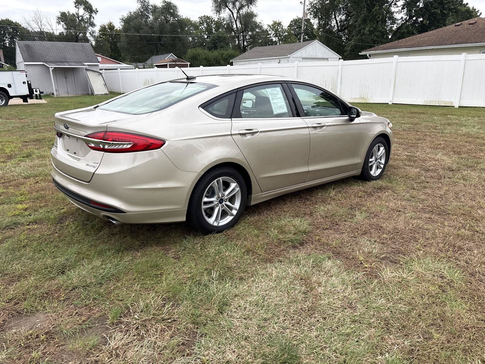 Used 2018 Ford Fusion SE FWD image 5