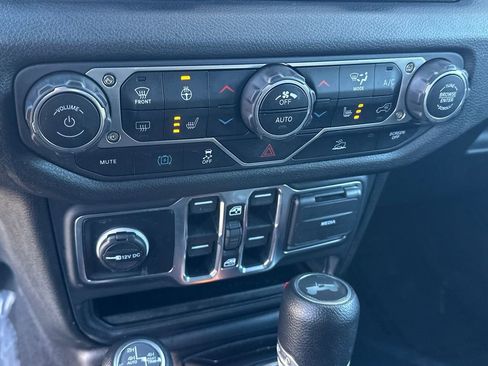 Used 2024 Jeep Wrangler Unlimited w/ Convenience Group image 27