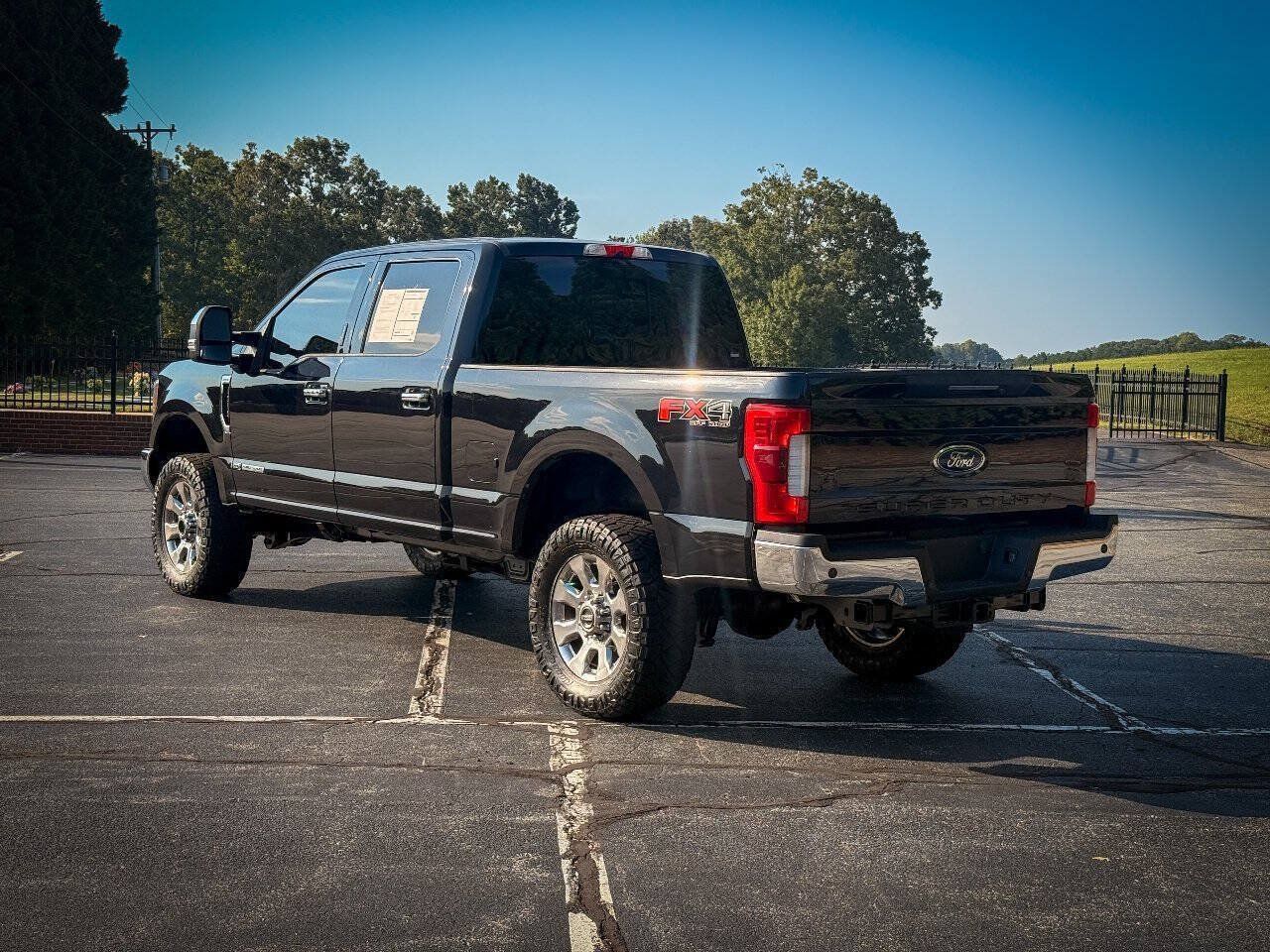 Used 2019 Ford F250 Lariat w/ Lariat Ultimate Package AWD/4WD image 5