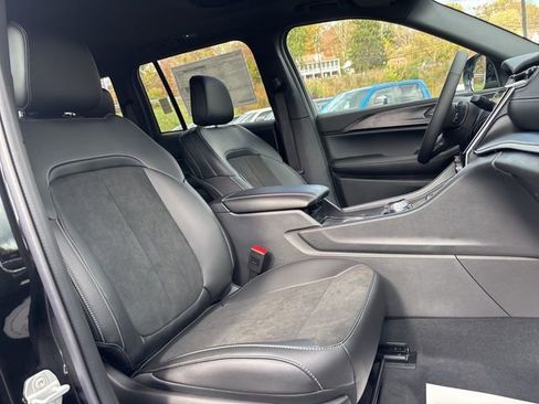 New 2025 Jeep Grand Cherokee Altitude image 22