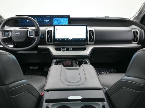 Certified 2025 Ford Expedition Active AWD/4WD image 14
