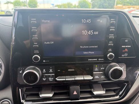 Used 2020 Toyota Highlander XLE AWD/4WD image 18