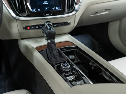 Used 2020 Volvo V60 T5 Cross Country image 20