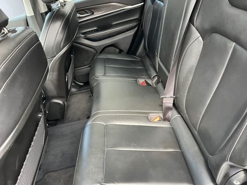 Used 2023 Jeep Grand Cherokee Limited w/ Black Appearance Package AWD/4WD image 19