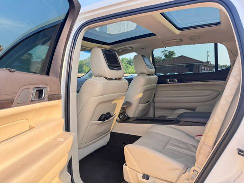 Used 2013 Lincoln MKT AWD image 21