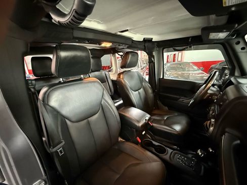 Used 2018 Jeep Wrangler Unlimited Sahara w/ Dual Top Group image 21