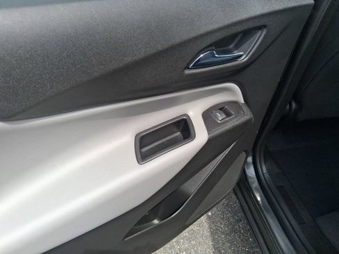 Used 2019 Chevrolet Equinox LS FWD image 17