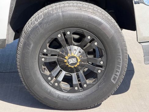 Used 2018 Chevrolet Silverado 1500 LT w/ All Star Edition RWD image 6