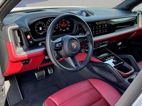 Certified 2025 Porsche Cayenne S AWD/4WD image 4