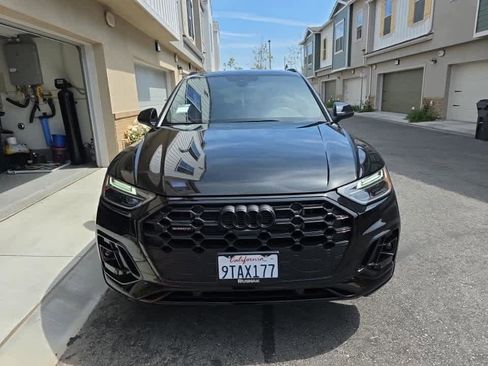 Used 2025 Audi Q5 e Premium Plus w/ Premium Plus Package image 2