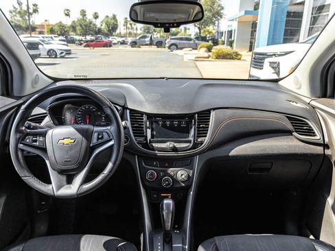 Used 2018 Chevrolet Trax LT w/ LT Convenience Package AWD/4WD image 11