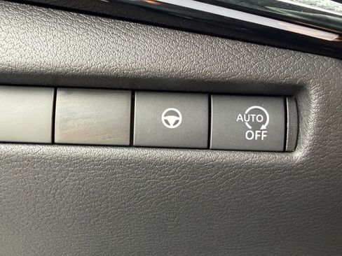 Certified 2025 Nissan Kicks SR FWD image 25
