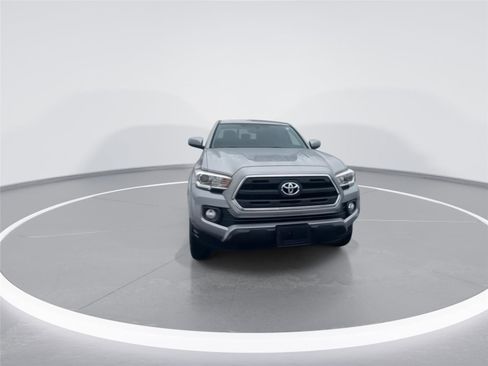 Used 2017 Toyota Tacoma SR5 image 3