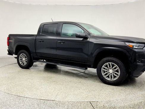 Used 2025 Chevrolet Colorado LT w/ LT Convenience Package image 3