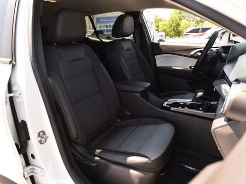 Used 2025 Chevrolet Trax LT w/ LT Convenience Package FWD image 18