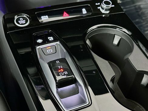 Used 2025 Audi Q6 e-tron Premium Plus w/ Premium Plus image 7