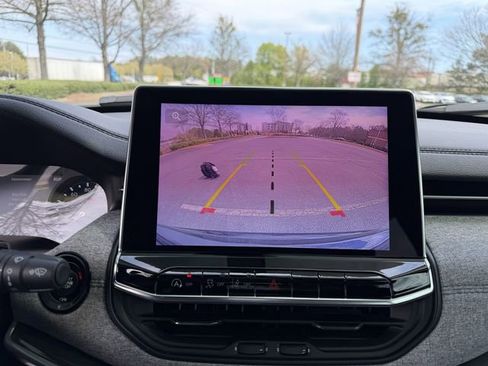 Used 2024 Jeep Compass Latitude image 20