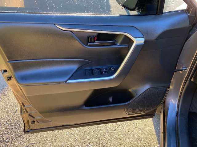 Used 2022 Toyota RAV4 LE FWD image 12