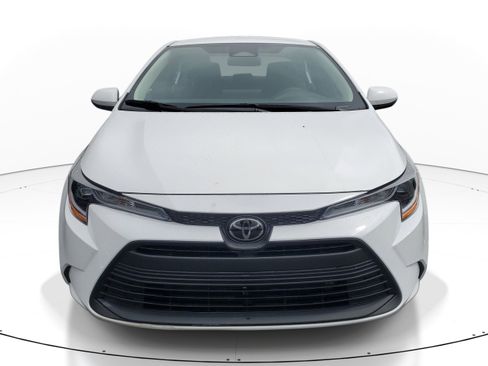 Used 2025 Toyota Corolla LE FWD image 2