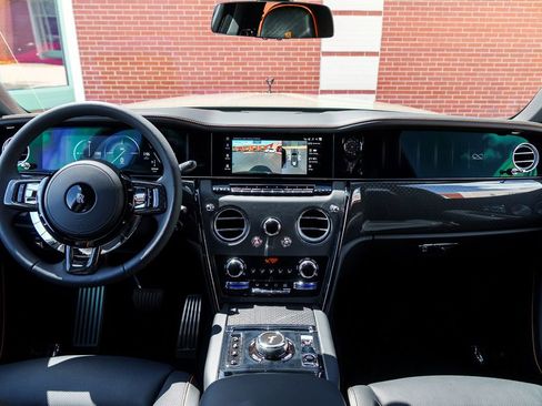 Used 2025 Rolls-Royce Cullinan Black Badge AWD/4WD image 34
