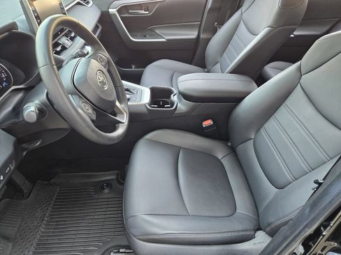 Certified 2022 Toyota RAV4 XLE Premium AWD/4WD image 9
