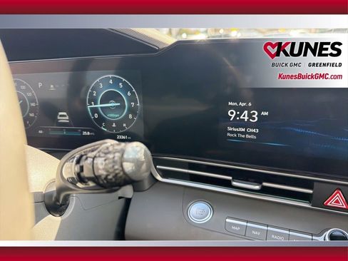 Used 2025 Hyundai Elantra SEL FWD image 28