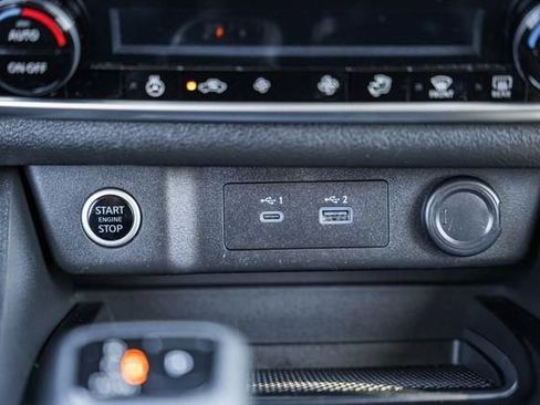 Used 2022 Nissan Rogue SV w/ SV Premium Package image 21