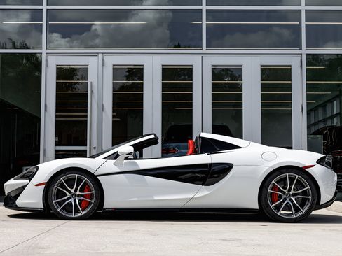 Used 2019 McLaren 570S Spider image 16