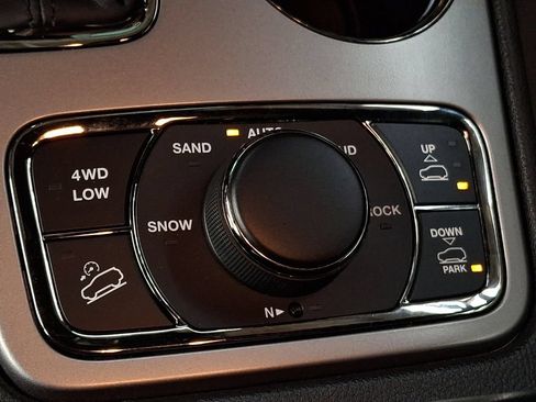 Used 2020 Jeep Grand Cherokee High Altitude AWD/4WD image 21