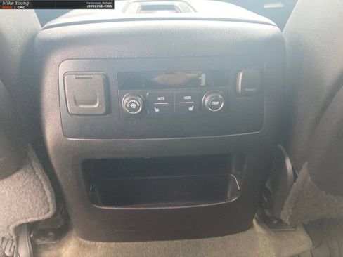 Used 2015 GMC Yukon SLT w/ HD Trailering Package AWD/4WD image 16