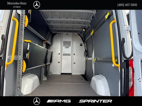 Used 2022 Mercedes-Benz Sprinter 2500 image 7