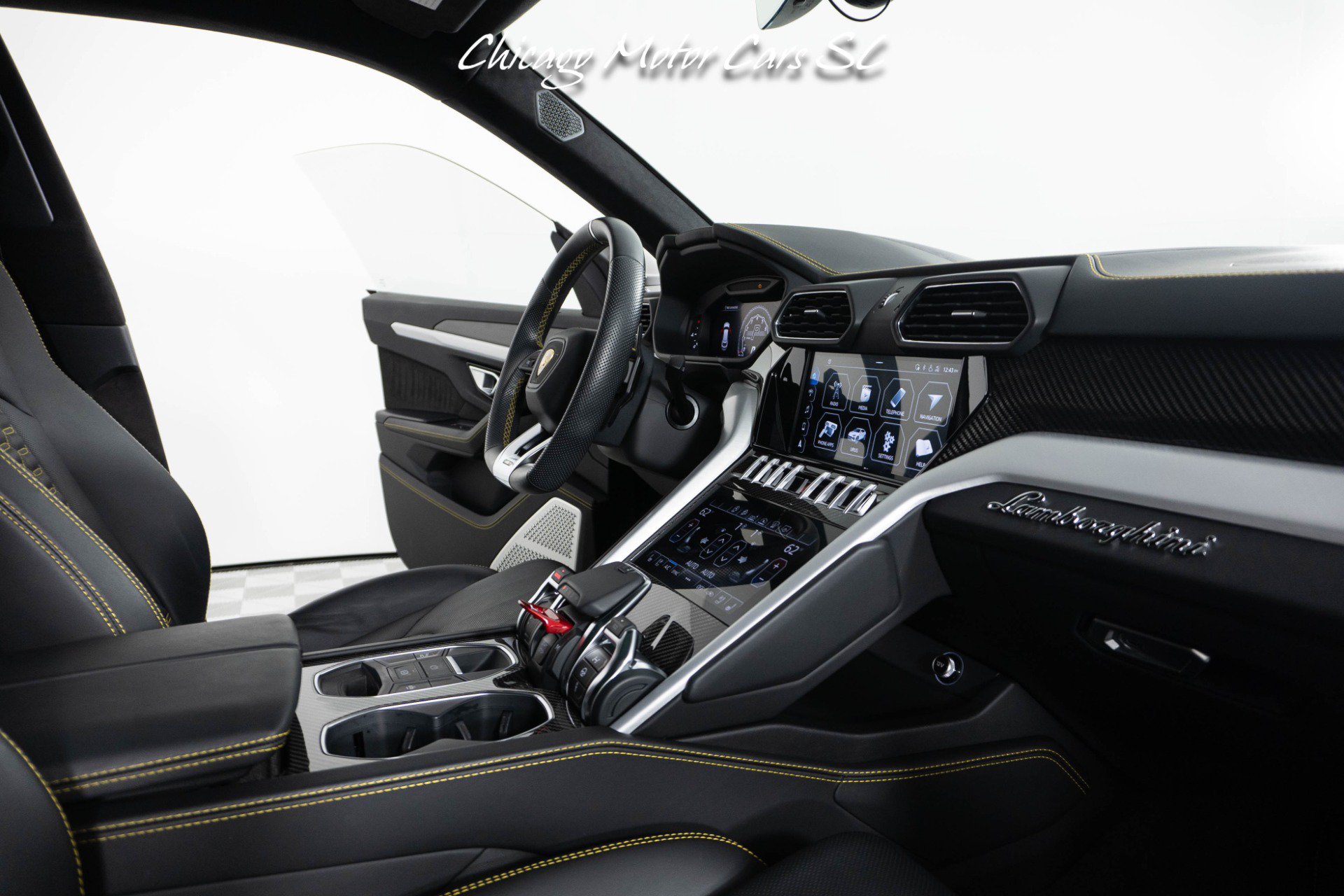 Used 2021 Lamborghini Urus AWD/4WD image 47