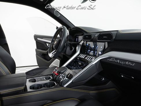 Used 2021 Lamborghini Urus AWD/4WD image 47