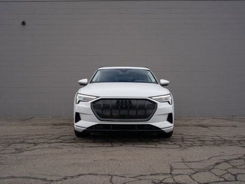Used 2022 Audi e-tron Premium w/ Convenience Plus Package image 10