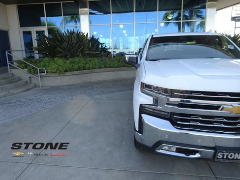 Certified 2020 Chevrolet Silverado 1500 LTZ w/ LTZ Plus Package AWD/4WD image 32