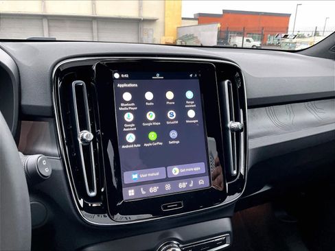 Used 2023 Volvo XC40 Recharge Plus w/ Protection Package Premier image 35