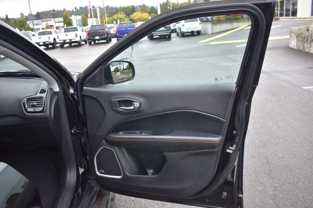 Used 2021 Jeep Compass Limited w/ Sun and Sound Group AWD/4WD image 24