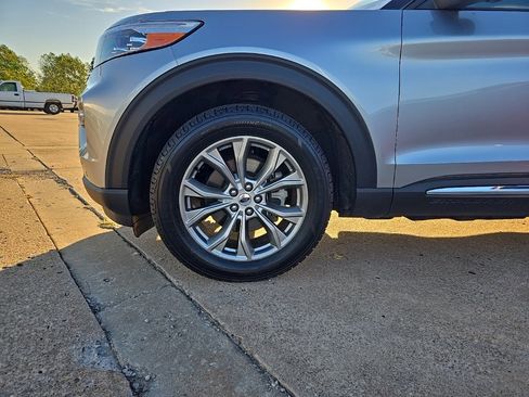 Used 2024 Ford Explorer Limited image 9