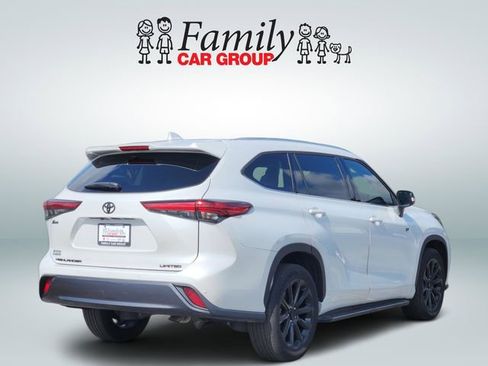 Used 2023 Toyota Highlander Limited FWD image 4