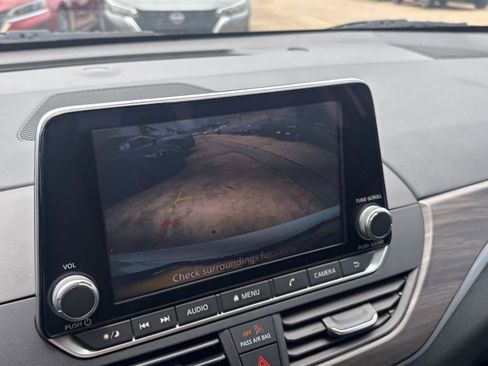 Used 2025 Nissan Altima 2.5 SV FWD image 23