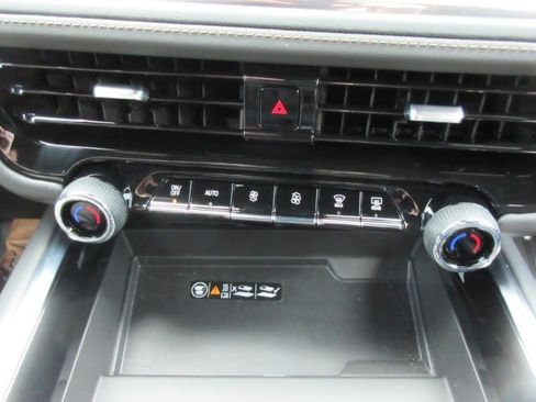 Used 2026 Chevrolet Tahoe High Country AWD/4WD image 29