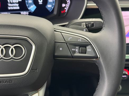 Certified 2025 Audi Q3 2.0T Premium image 28