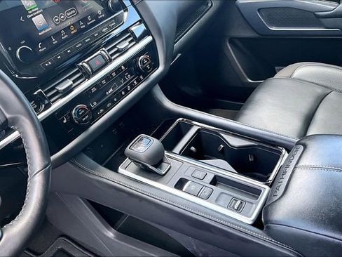 Certified 2025 Nissan Pathfinder SL FWD image 15