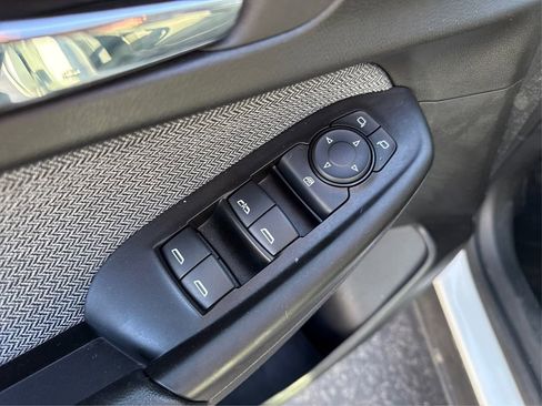 Used 2023 Chevrolet TrailBlazer LT AWD/4WD image 34