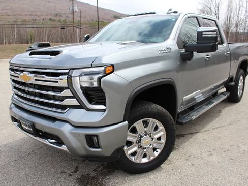 Used 2024 Chevrolet Silverado 3500 High Country w/ High Country Premium Package AWD/4WD image 3