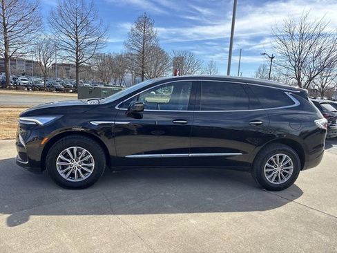 Used 2024 Buick Enclave Premium image 11