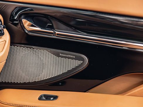 Used 2025 Aston Martin DB12 Convertible RWD image 29