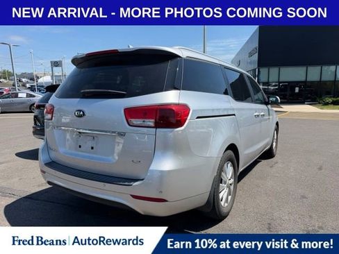 Used 2017 Kia Sedona LX w/ LX Essentials Premium Package FWD image 7