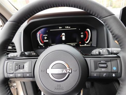 Certified 2022 Nissan Rogue Platinum w/ Head-Up Display Package image 17